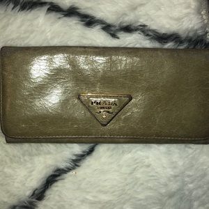 Prada Vitello Shine wallet.